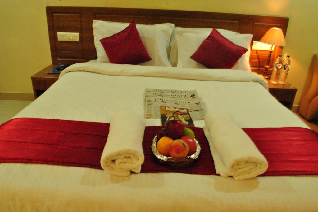 Hotel Sona'S Tiruchirappalli Экстерьер фото