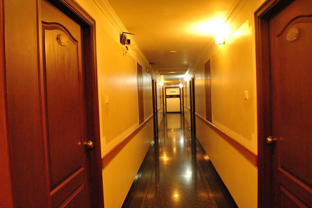 Hotel Sona'S Tiruchirappalli Экстерьер фото