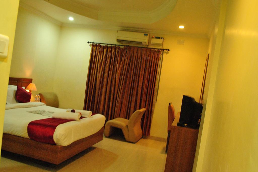 Hotel Sona'S Tiruchirappalli Экстерьер фото